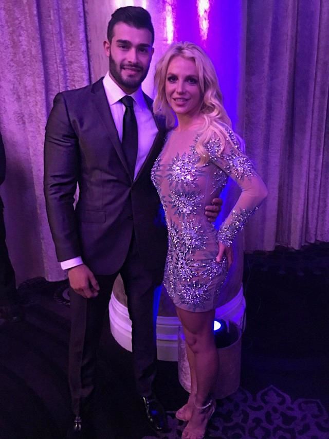 Đám cưới bí mật của Britney Spears, váy cưới cũng ém đến phút chót
