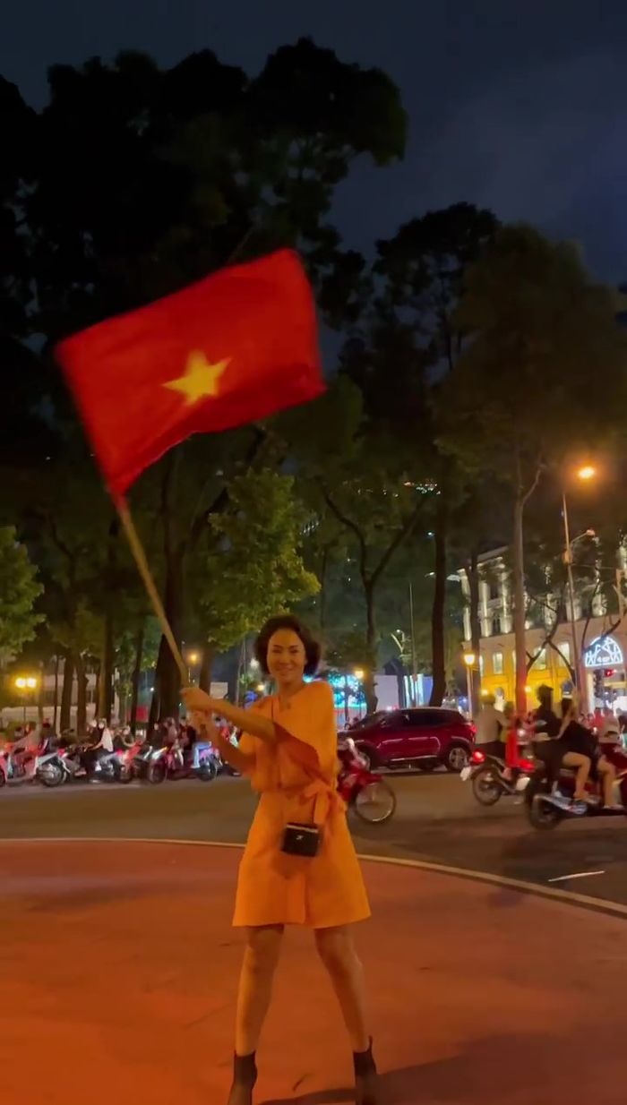 Dàn sao Việt xuống đường đi bão: Thùy Tiên rớt luôn hình tượng