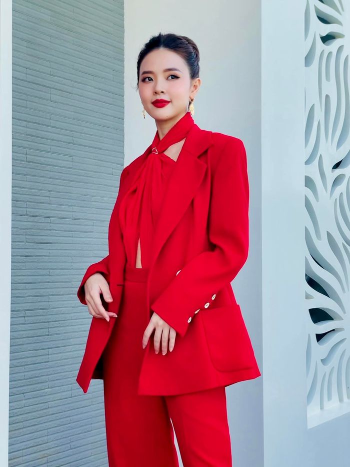 Đọ khí chất mỹ nhân Việt với vest đỏ: Midu chuẩn trùm bất động sản