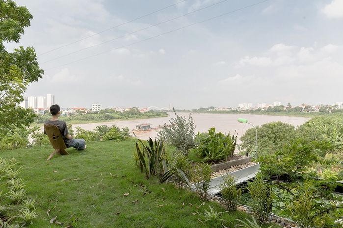 Độc đáo ngôi nhà trong suốt view sông ở Hà Nội: 64m2 mà rộng cực kỳ