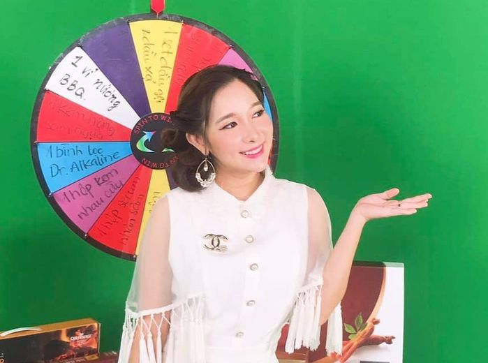 Duy Uyên (Mắt Ngọc) khoe nhan sắc bầu bí ở tuổi U40 gây ngỡ ngàng
