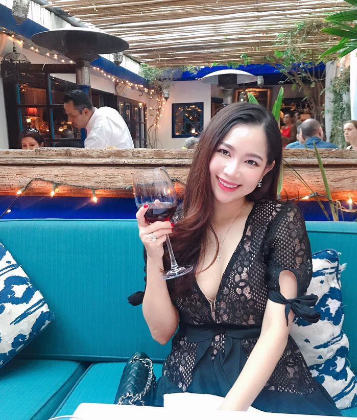 Duy Uyên (Mắt Ngọc) khoe nhan sắc bầu bí ở tuổi U40 gây ngỡ ngàng