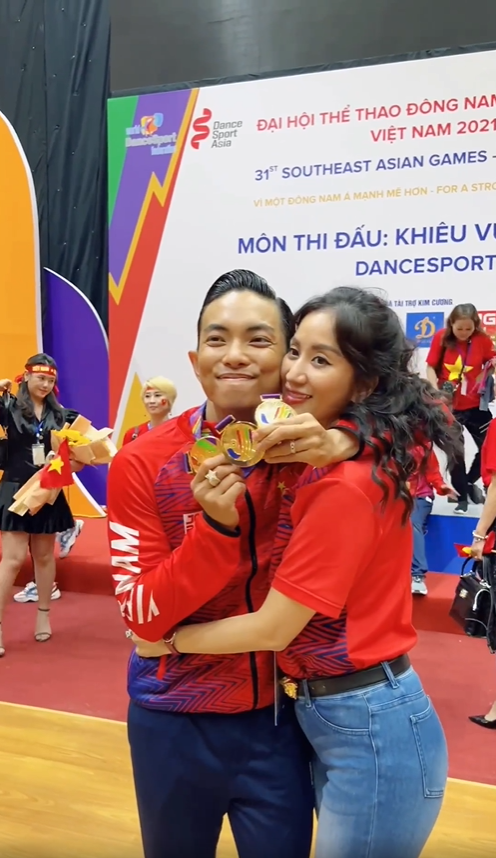 Gia đình Khánh Thi toàn nhân tài thể thao: ông xã giành HCV SEA Games