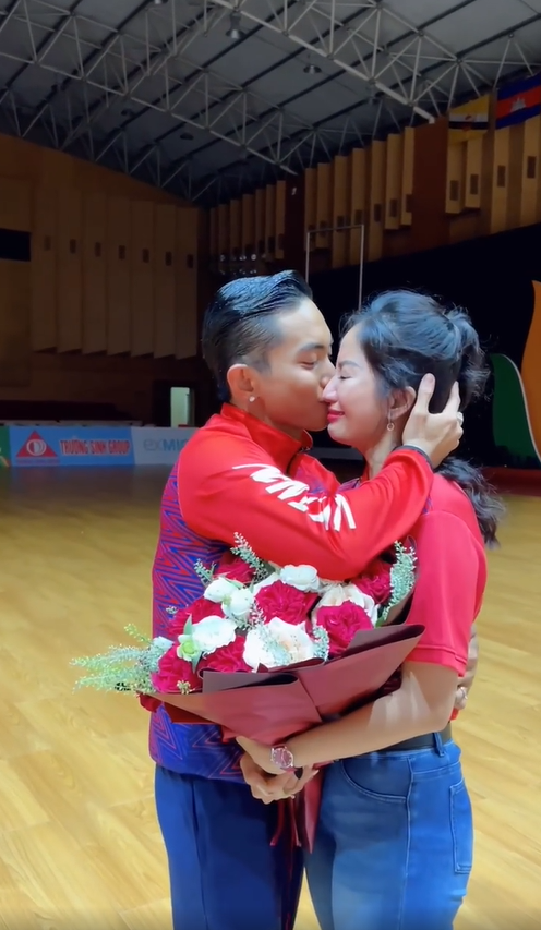 Gia đình Khánh Thi toàn nhân tài thể thao: ông xã giành HCV SEA Games