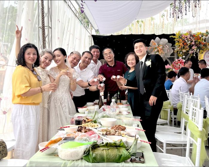 Hà Đức Chinh tổ chức hôn lễ với bạn gái tại quê nhà Phú Thọ
