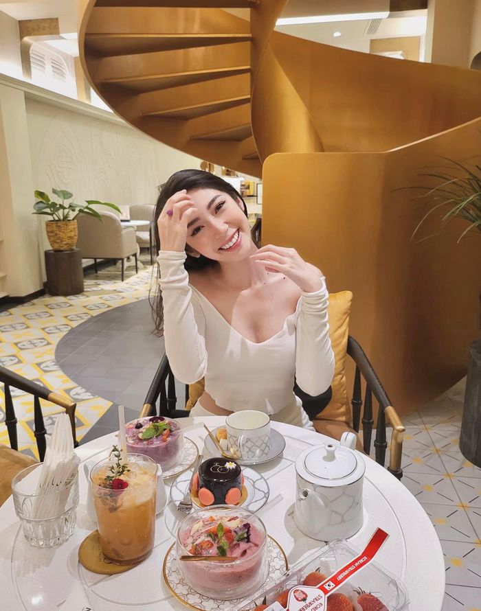 Hai công chúa teen hội ngộ: bao giờ đến lượt Khổng Tú Quỳnh lên xe hoa