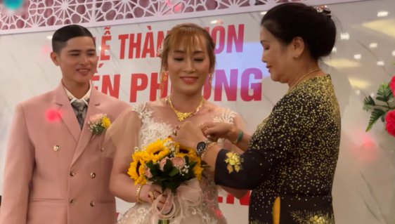 Hai người đàn ông mang bầu ở Việt Nam: Người chia tay vợ rồi yêu lại