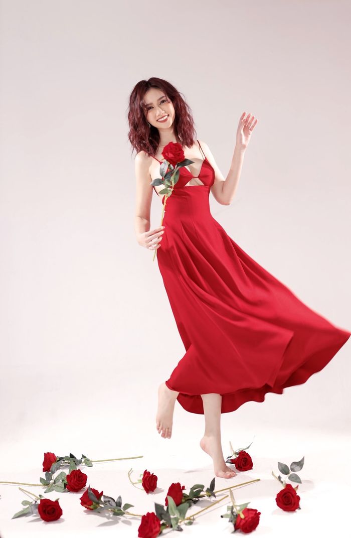 Hương Giang lẻ bóng, Đình Tú tình tứ bên cô gái lạ sau chia tay