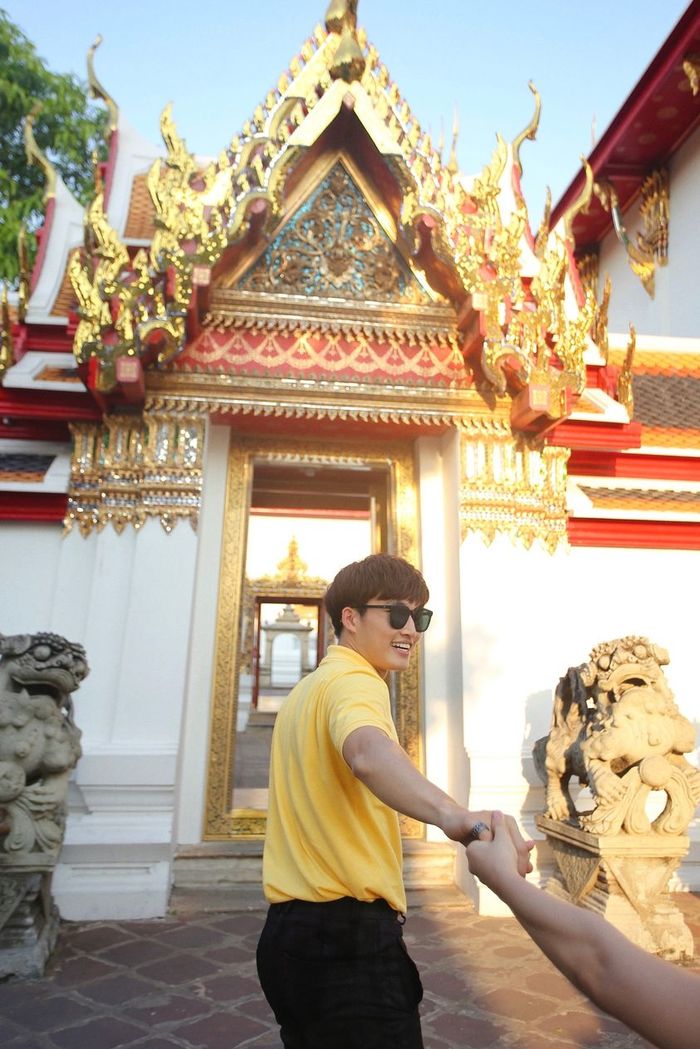 Hương Giang lẻ bóng, Đình Tú tình tứ bên cô gái lạ sau chia tay