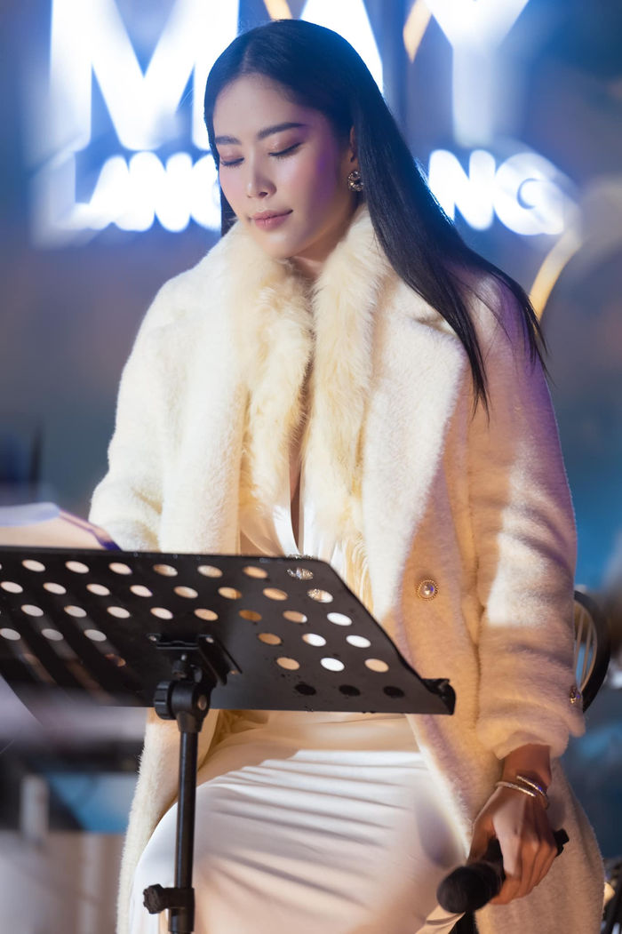 Hậu lọt top Miss World Vietnam, Nam Em lên đồ đi hát đẹp sang miễn bàn