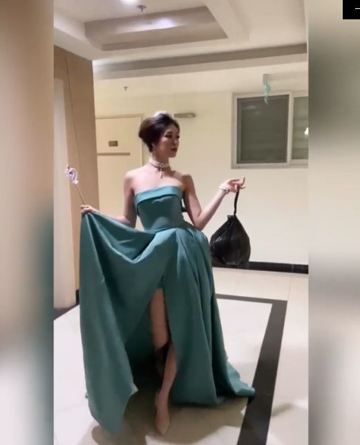 Hoa hậu Khánh Vân ăn diện lồng lộn chỉ để đi đổ rác, quét nhà