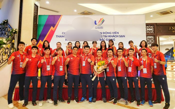 Hoàng tử cầu lông SEA Games 31: cao 1m83, từng đóng MV ca nhạc