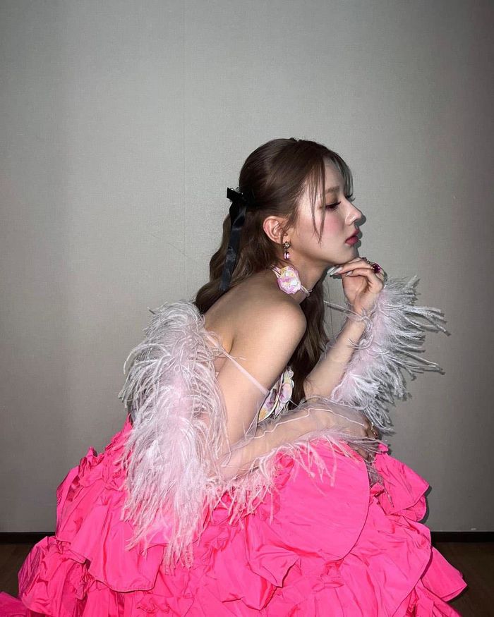 Hội idol hot nhất Kpop đam mê khoe lưng: Jennie quyến rũ xịt máu mũi