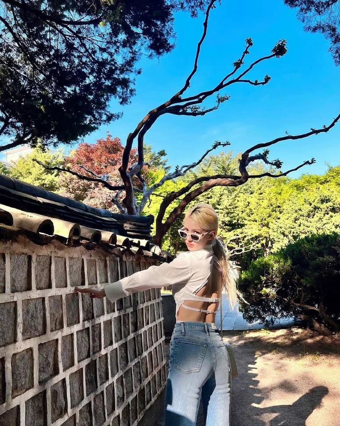 Hội idol hot nhất Kpop đam mê khoe lưng: Jennie quyến rũ xịt máu mũi