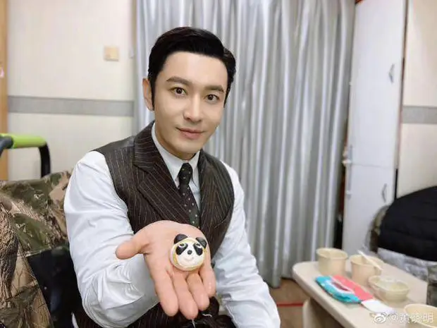 Huỳnh Hiểu Minh hẹn hò tình mới, trông mặt cứ ngỡ là Angela Baby