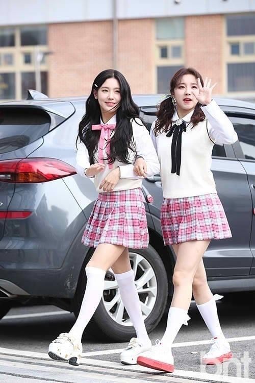 Idol Gen 4 đọ sắc trong đồng phục học sinh: aespa đơn giản mà vẫn xinh