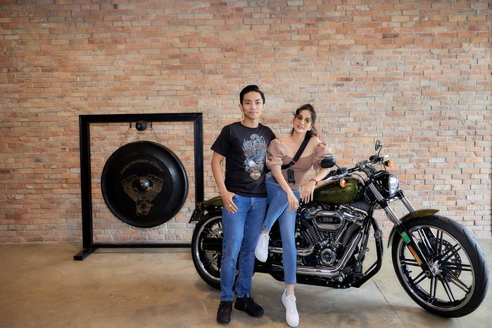 Khánh Thi chiều Phan Hiển: mua mô tô khi chồng đoạt 3 HCV SEA Games 31