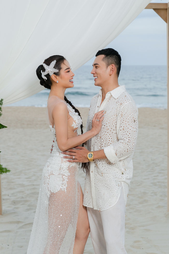 Khoảnh khắc đẹp trong hôn lễ riêng tư ở Đà Nẵng của Phương Trinh Jolie