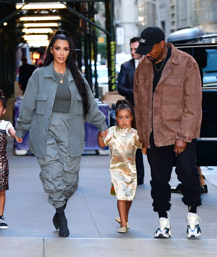 Kim Kardashian đúng chất tỷ phú, có kho trữ quần áo hơn 30.000 món