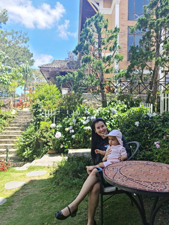 Kỳ nghỉ hè sớm của con sao Việt: ái nữ nhà Cường Đô La du lịch Đà Nẵng