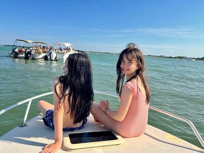 Kỳ nghỉ hè sớm của con sao Việt: ái nữ nhà Cường Đô La du lịch Đà Nẵng