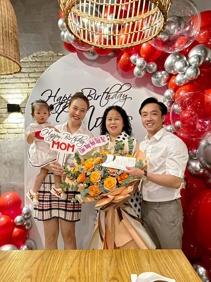 Kỳ nghỉ hè sớm của con sao Việt: ái nữ nhà Cường Đô La du lịch Đà Nẵng