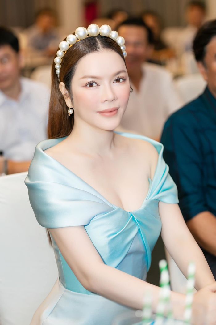 Lý Nhã Kỳ đi dự LHP Cannes 2022: mang 50 bộ cánh, ê-kíp đến 10 người