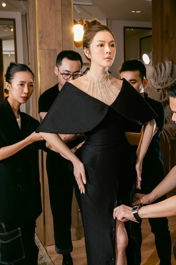 Lý Nhã Kỳ đi dự LHP Cannes: BST trang sức 50 tỷ, thêm váy áo là 100 tỷ