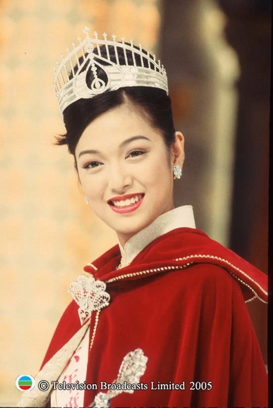 Lý San San: Hoa hậu bị bệnh nan y vẫn rao bán vương miện để từ thiện