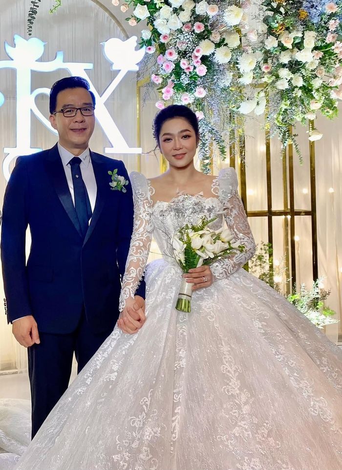MC Kỳ Duyên lên đồ không nể nang khi dự đám cưới ca sĩ Hà Thanh Xuân