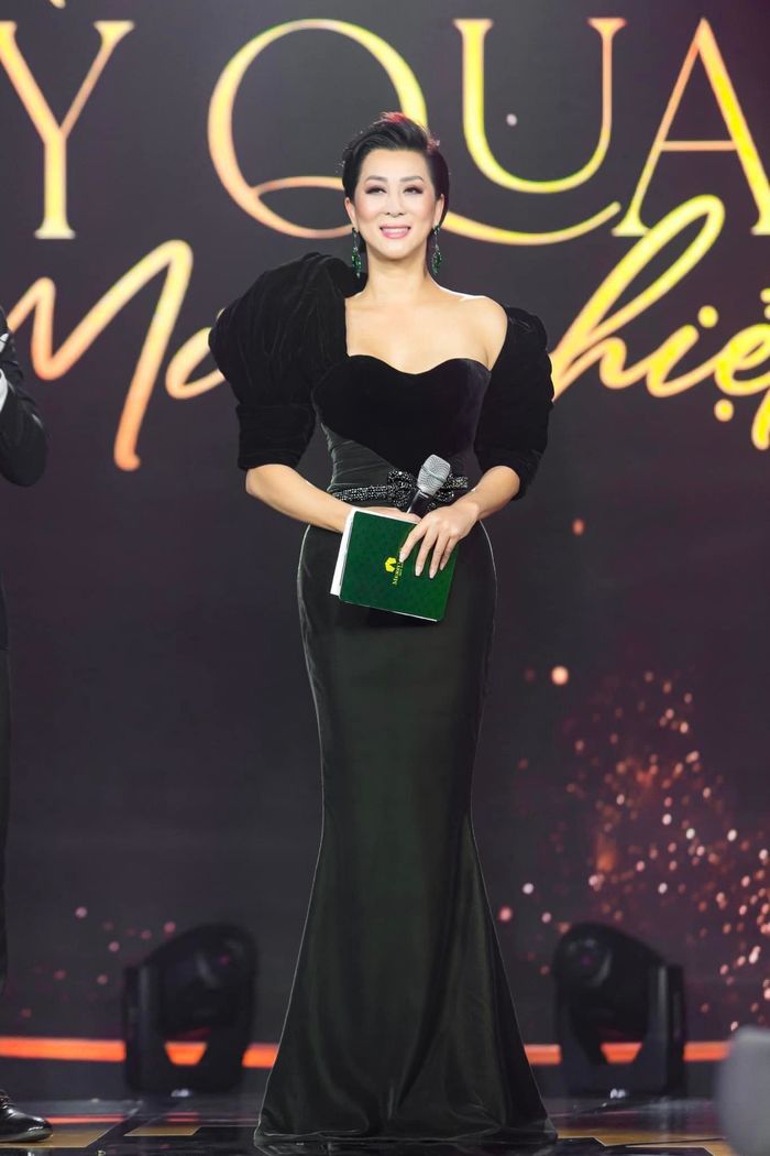 MC Kỳ Duyên lên đồ không nể nang khi dự đám cưới ca sĩ Hà Thanh Xuân