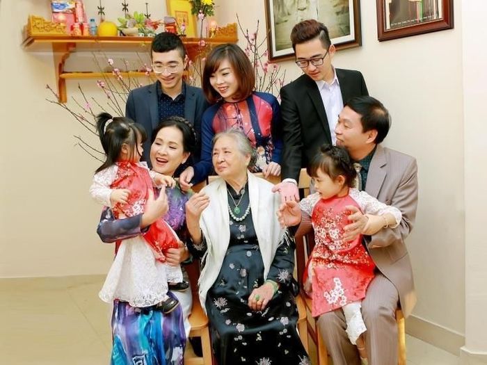Mẹ chồng quốc dân ngoài đời thực: 2 con dâu gọi là “chị Hương”