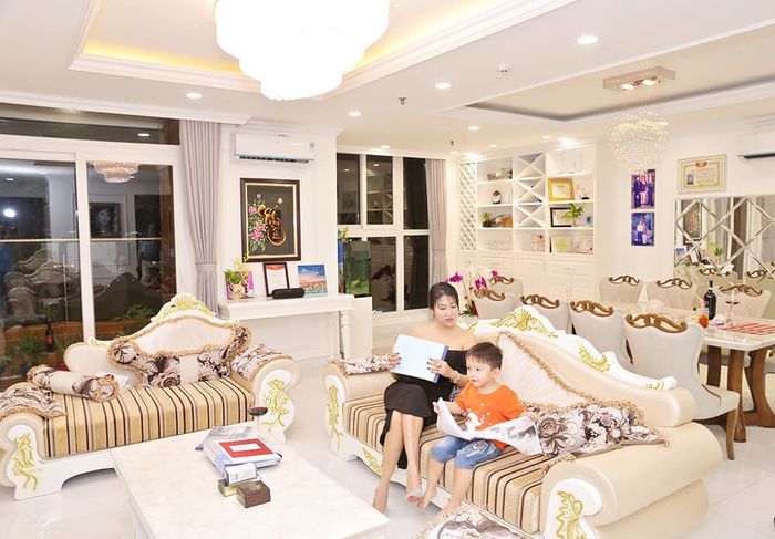 Mẹ đơn thân Vbiz giàu nứt vách: Phi Thanh Vân mua nhà mới, tậu 4 ôtô
