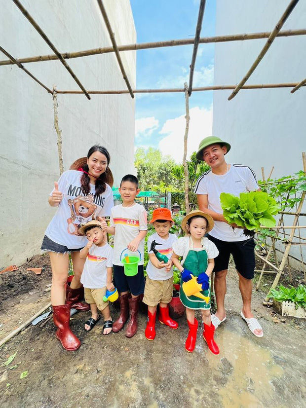 Mẹ kế tuyệt vời của Vbiz: Mỹ Linh sang Mỹ dự đám cưới Anna Trương