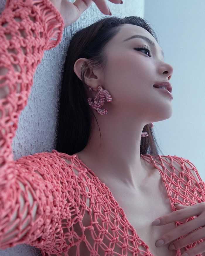 Đọ trang phục giữa Minh Hằng và mẫu Tây: Minh Hằng chẳng kém cạnh