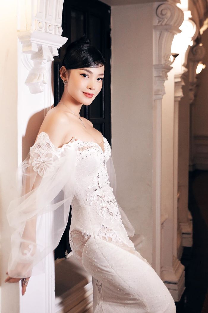 Đọ trang phục giữa Minh Hằng và mẫu Tây: Minh Hằng chẳng kém cạnh