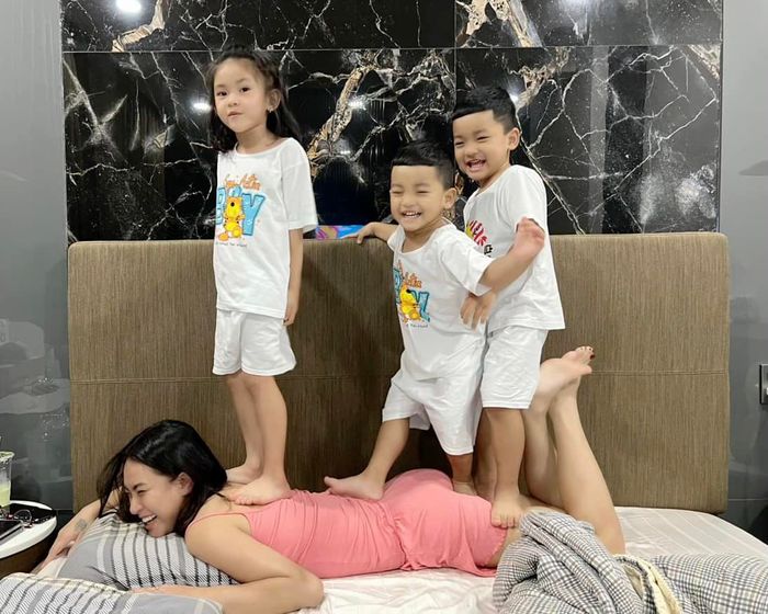 Mỹ nhân Việt với con riêng của chồng: Hà Thanh Xuân đáng ngưỡng mộ