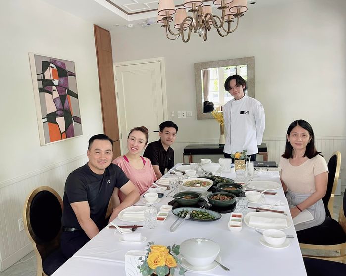Mỹ nhân Việt với con riêng của chồng: Hà Thanh Xuân đáng ngưỡng mộ