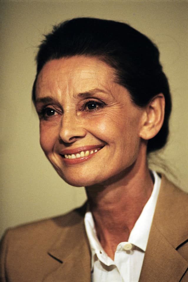 Mỹ nhân của mọi thời đại Audrey Hepburn: Visual hồi trẻ đáng mê mệt