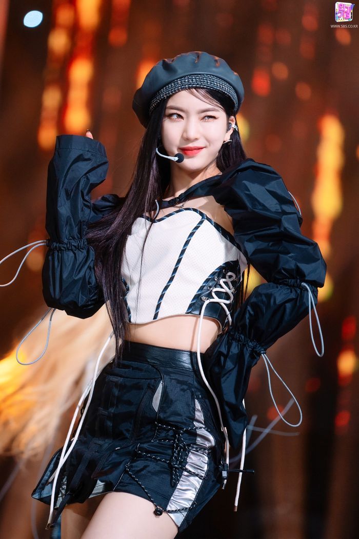 Mỹ nhân Kpop sinh năm 2002: Sắc tài có đủ, vocal đỉnh của chóp