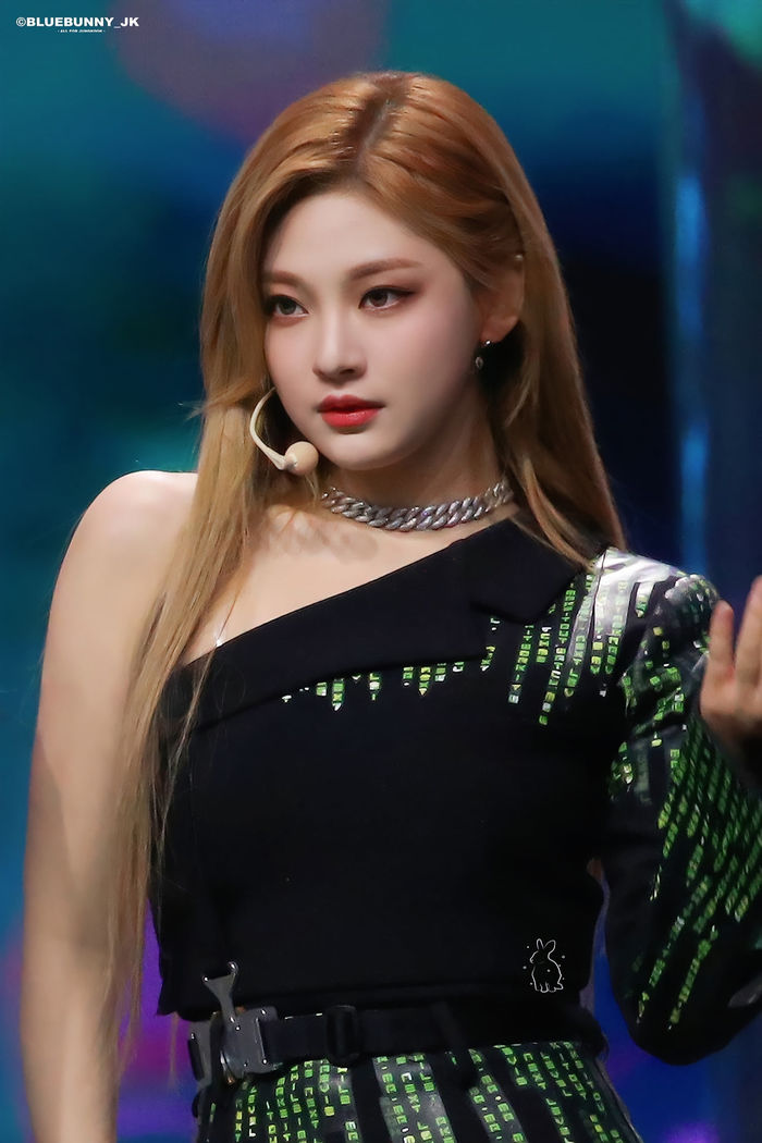Mỹ nhân Kpop sinh năm 2002: Sắc tài có đủ, vocal đỉnh của chóp