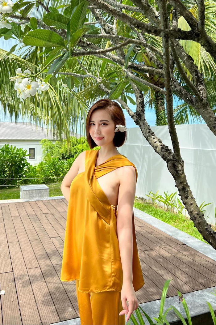 Mỹ nhân Vbiz chuộng tóc ngắn: Huyền Lizzie xinh như búp bê