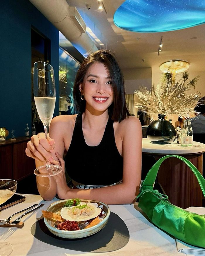 Mỹ nhân Vbiz chuộng tóc ngắn: Huyền Lizzie xinh như búp bê