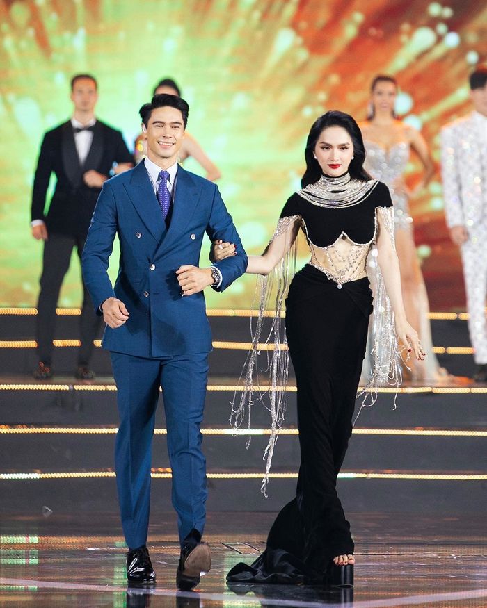 Mỹ nhân Việt bắt trend giày móng ngựa: ai còn dám chê Midu lỗi mốt