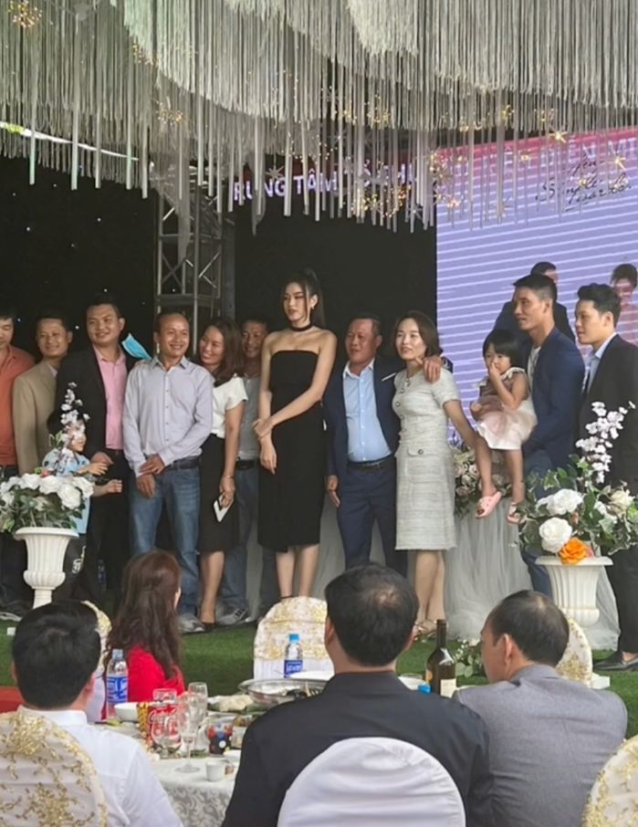 Mỹ nhân Việt đẹp át cô dâu: Bảo Thy diện đồ đơn giản vẫn lấn lướt
