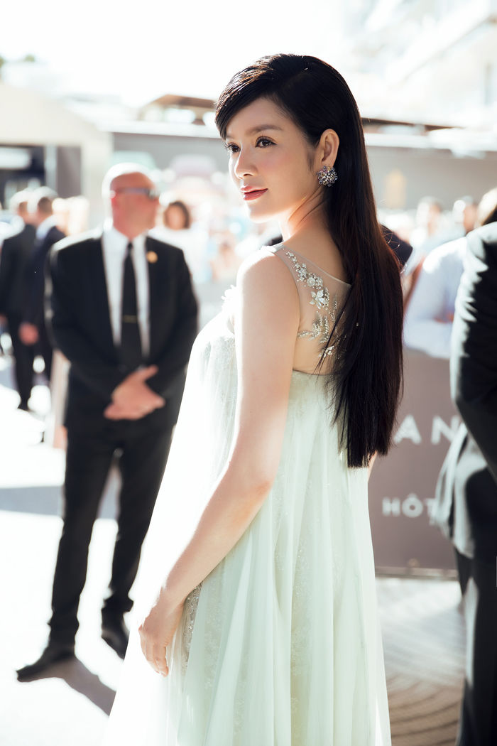 Mỹ nhân Việt đi Cannes: Lý Nhã Kỳ bao năm giữ ngôi vương