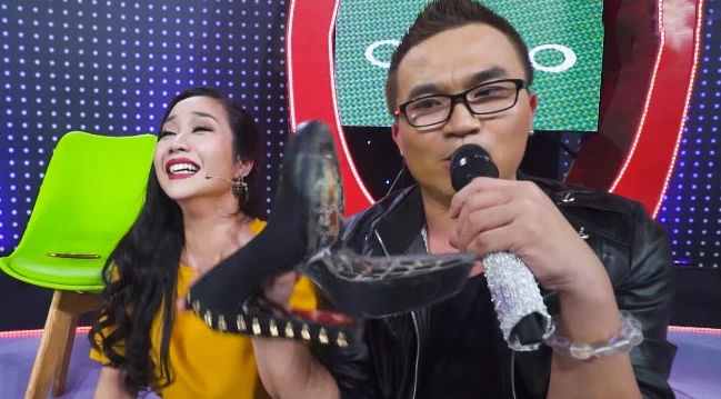 Sao Việt giàu sụ vẫn đi giày há mõm: Võ Hạ Trâm dán keo xài tiếp