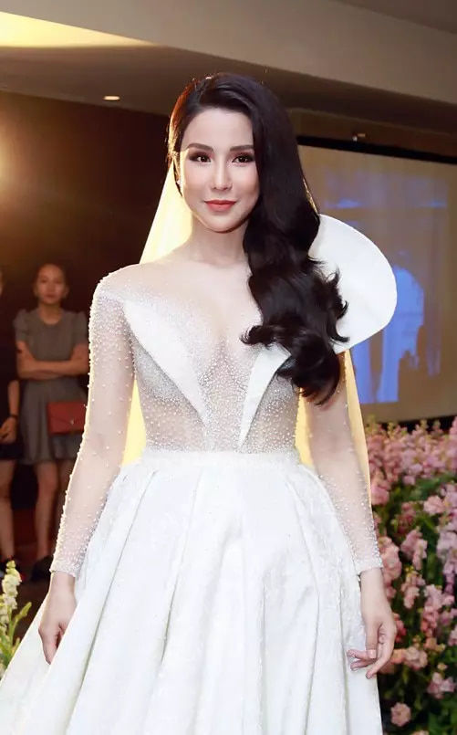 Mỹ nhân Việt mê váy cưới trong suốt: Phương Trinh Jolie đứng đầu bảng
