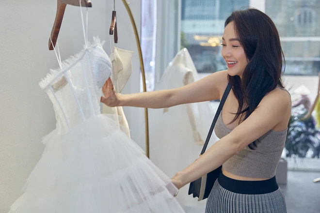 Mỹ nhân Việt mê váy cưới trong suốt: Phương Trinh Jolie đứng đầu bảng