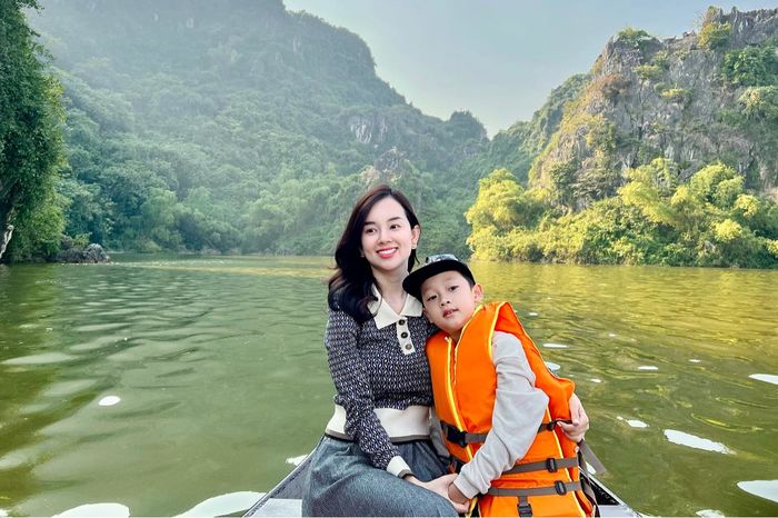 Mỹ nhân Việt nuôi con không trợ cấp: Phương Trinh Jolie bản lĩnh số 1